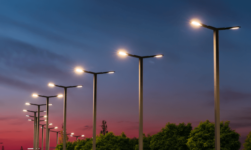 Iluminación de exteriores inteligente: cómo controlar las luces de tu casa  con el móvil - Fas Electricidad